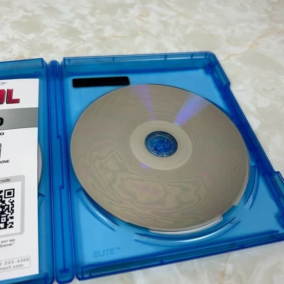 Deadpool Blu-Ray, DVD & Digital HD (2016) Ryan Reynolds - Picture 4 of 4